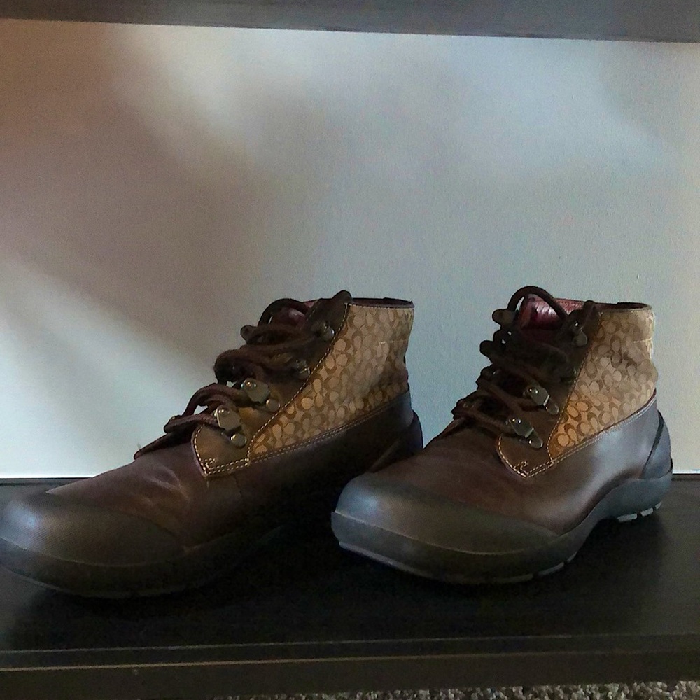 Coach boots. Women’s size 7.5. Barely used. They are in excellent condition.